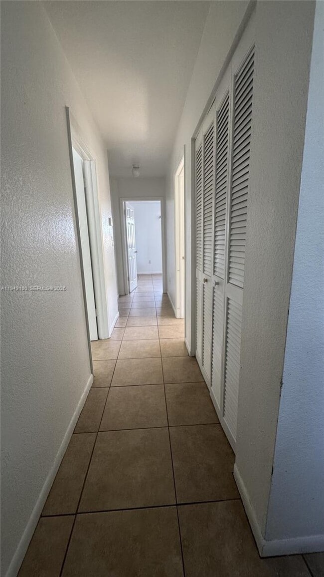 Building Photo - 9150 SE 13th Rd