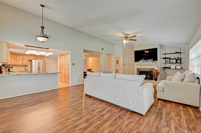 Building Photo - 16355 Sierra Grande Dr