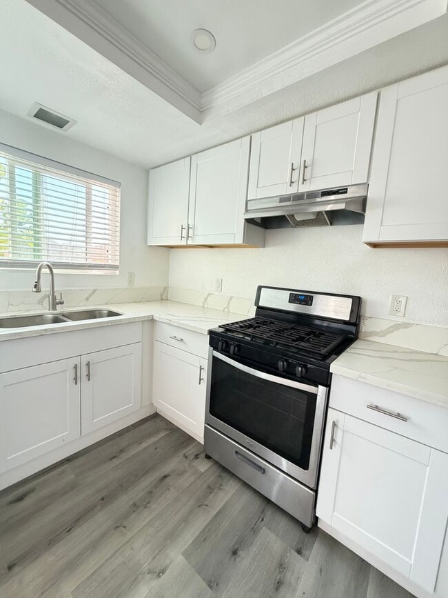 Building Photo - 311 Zenith St
