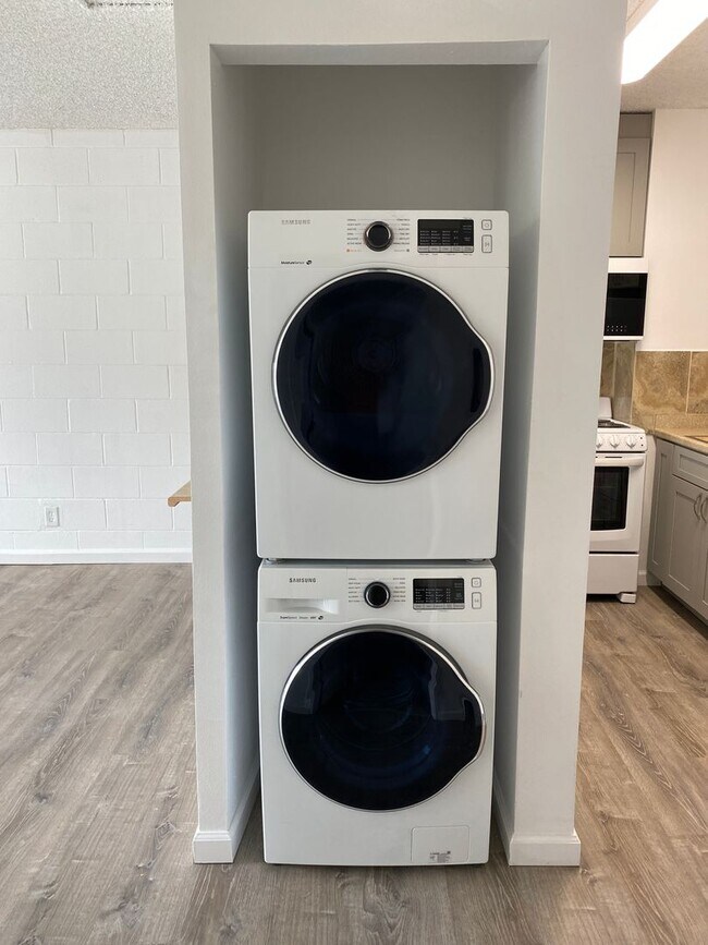 Building Photo - Freshly renovated, Wailuku - 2 bedrooms, 1.5 baths