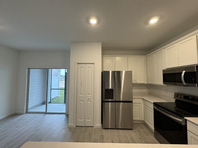 Building Photo - Brand New!! Mill Creek Townhome