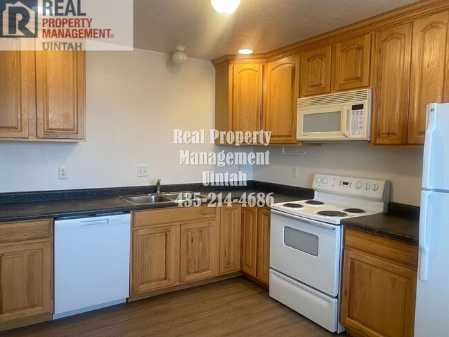 Building Photo - Beautiful Twin Home for Rent!