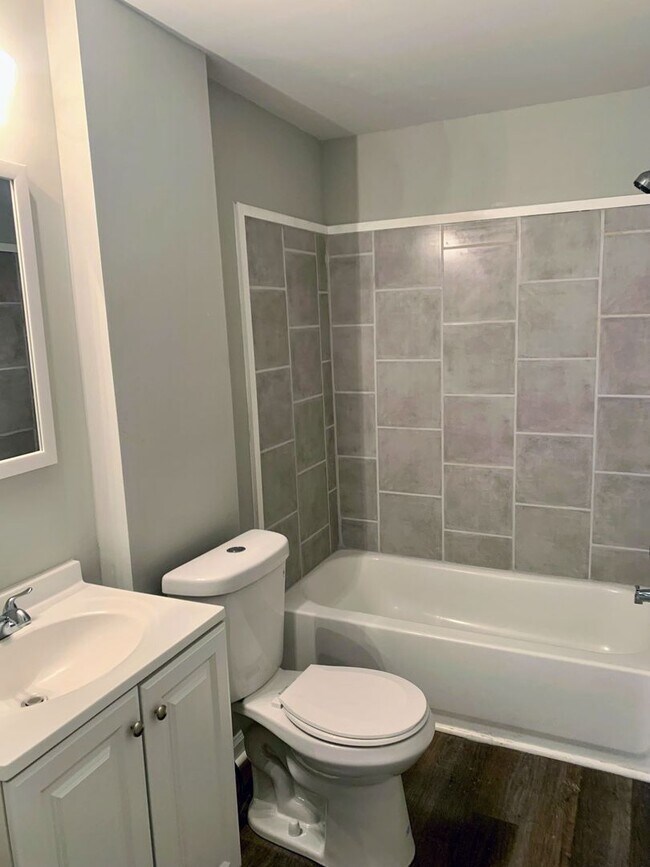 Building Photo - 3BR/2BA Downtown House Walking Distance to Forsyth Park and Daffin Park