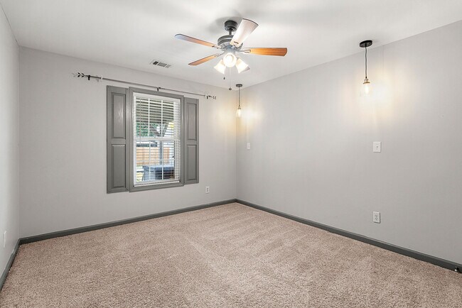 Building Photo - 5160 Oaks Landing Ct