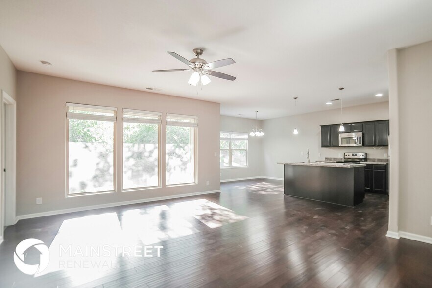 Building Photo - 1502 NE Jaclyn Dr