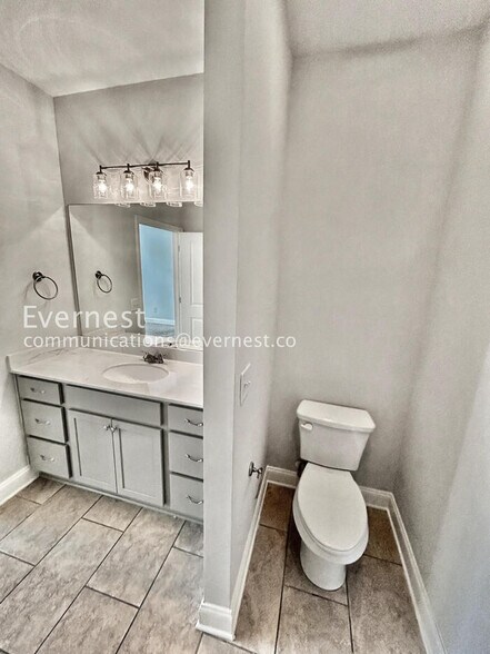 Building Photo - 3845 Valley View Ct