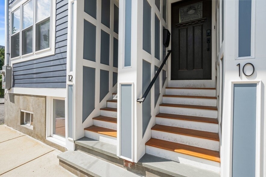 Building Photo - 12 Colebrook St