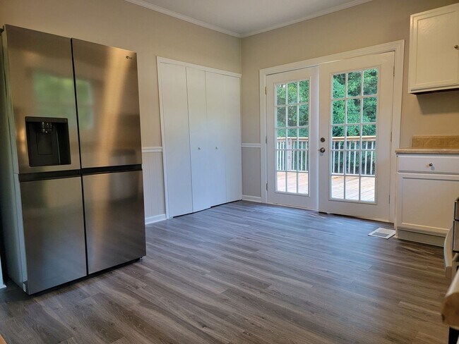 Building Photo - Complete remodeled 3 bedroom 1 1/2 bath home in Belmont!!