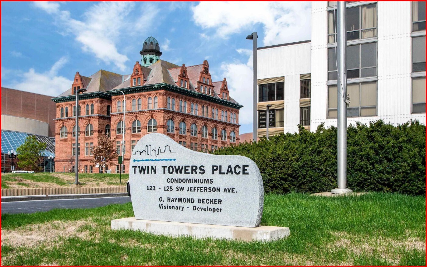 Building Photo - 125 SW Jefferson Ave