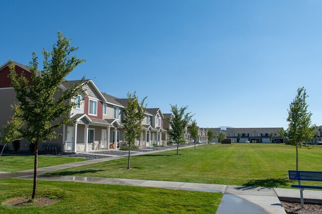 Building Photo - 418-1580 1580 E