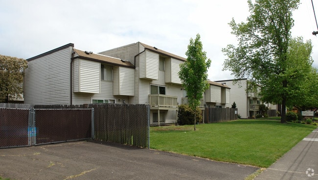 Building Photo - Highland Court
