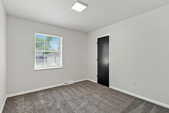 Building Photo - 4209 Defoe Dr