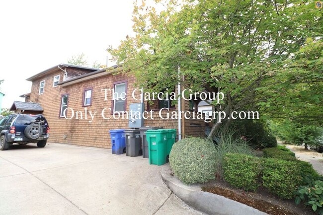 Building Photo - 602 NE Brazee St