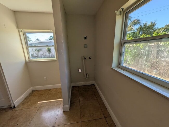 Building Photo - Spacious 3BR Rental with Outdoor Living Space