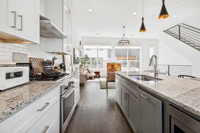 Building Photo - 2319 Kirby St