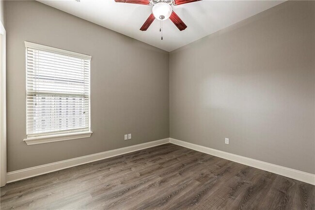 Building Photo - 4403 W Meadow Oaks Dr