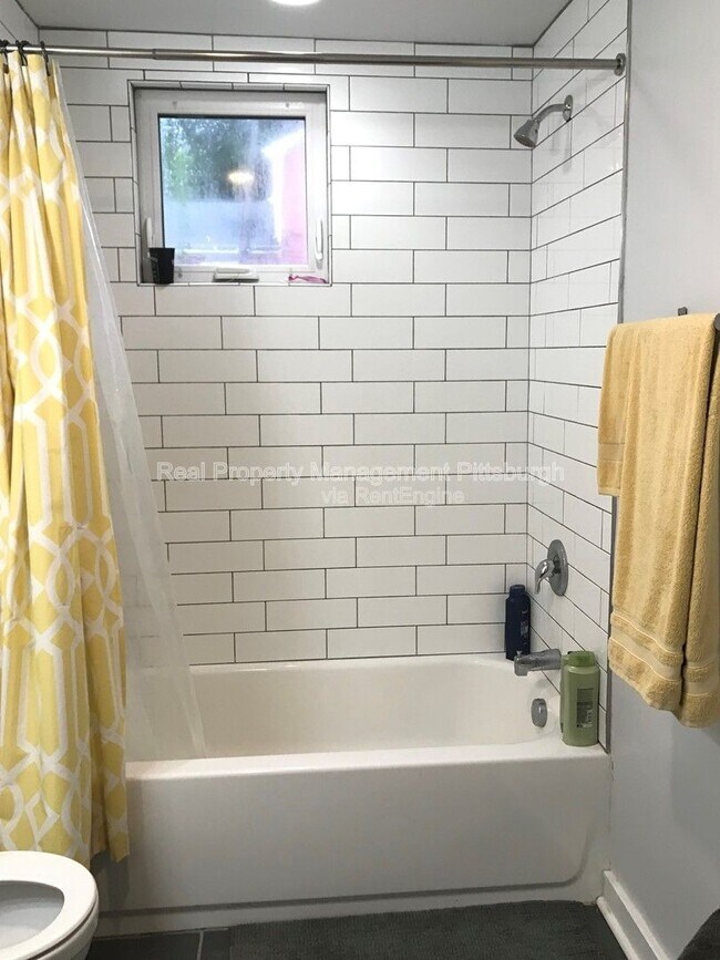 Building Photo - 5619 E Liberty Blvd