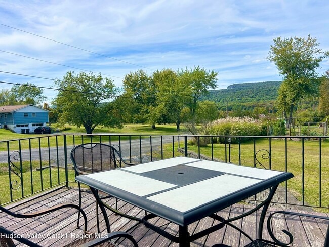 Building Photo - 11 Julia Ave