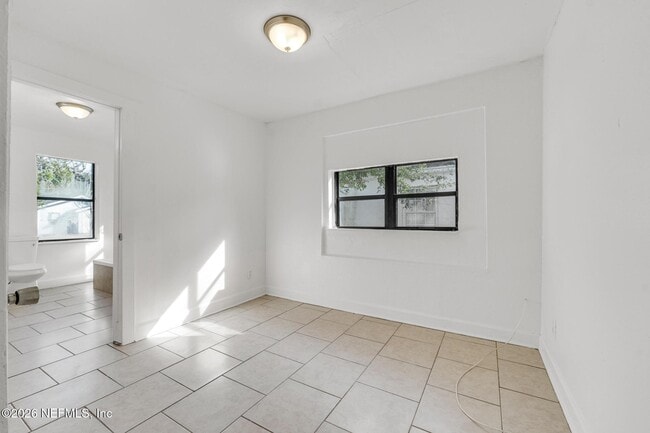 Building Photo - 1830 W 27th St