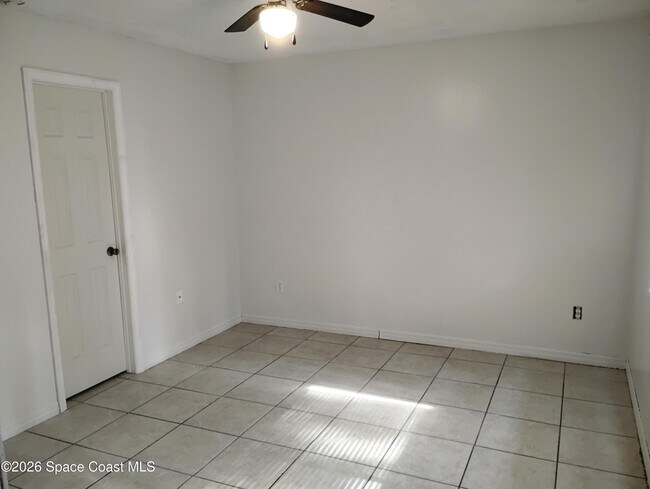 Building Photo - 1533 Emerson Dr SE