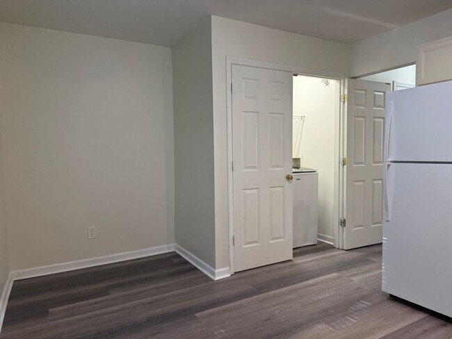 Building Photo - Amazing Location Near Downtown and NC Stat...