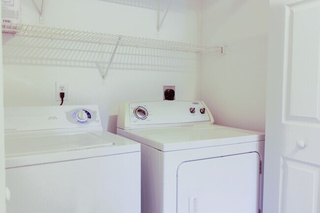 Building Photo - 2204 Valley Haven Dr