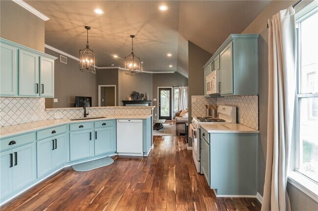 Building Photo - 403 Rosedale Blvd