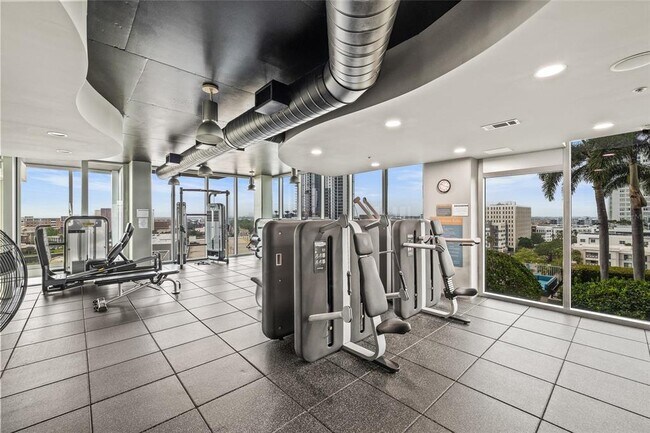 Building Photo - 777 N Ashley Dr