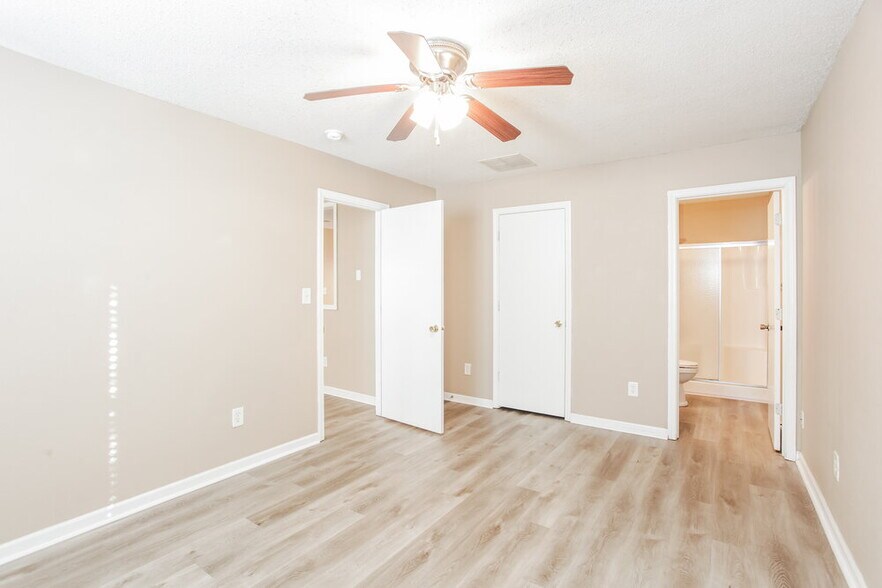 Building Photo - 7621 Blue Willow Dr