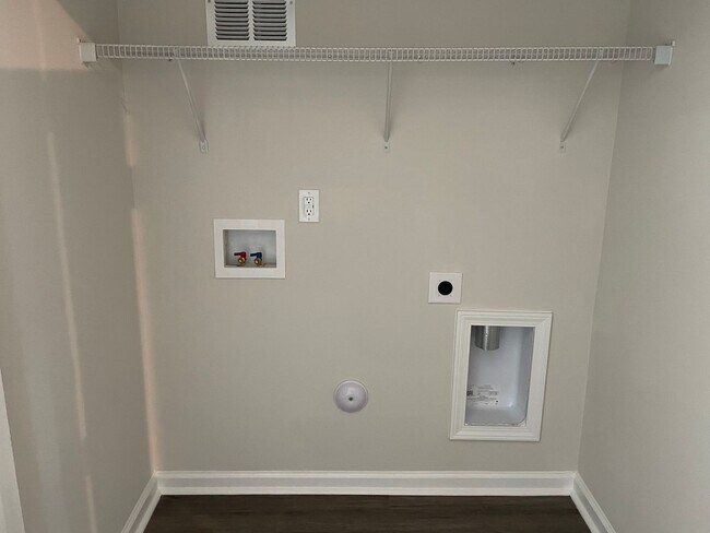Building Photo - 3600 Whaley Wy
