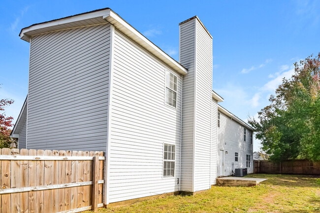 Building Photo - 3827 Riverview Bend