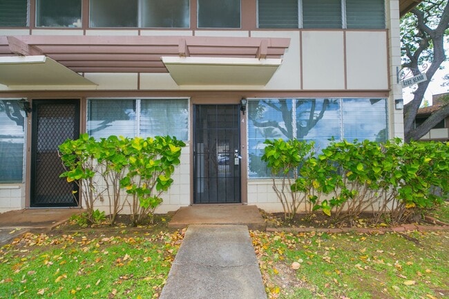 Building Photo - Tropic Garden Townhouse 2b1.5b1pkg