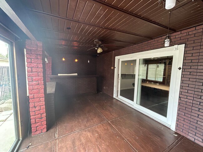 Building Photo - 617 N Stine Rd