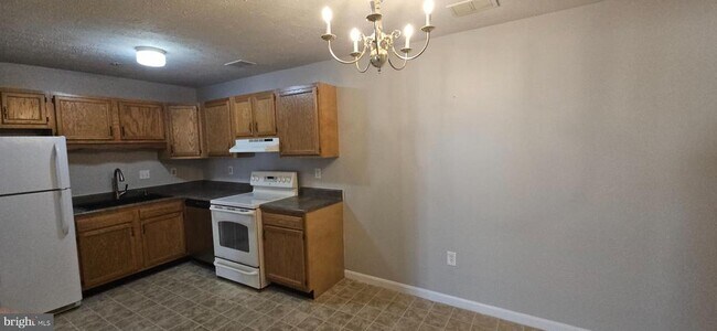 Building Photo - 225 Brandy Ct