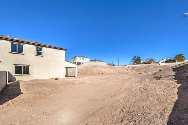 Building Photo - RARE HORSE PROPERTY FOR RENT – NEAR BLM LAND | HENDERSON, NV