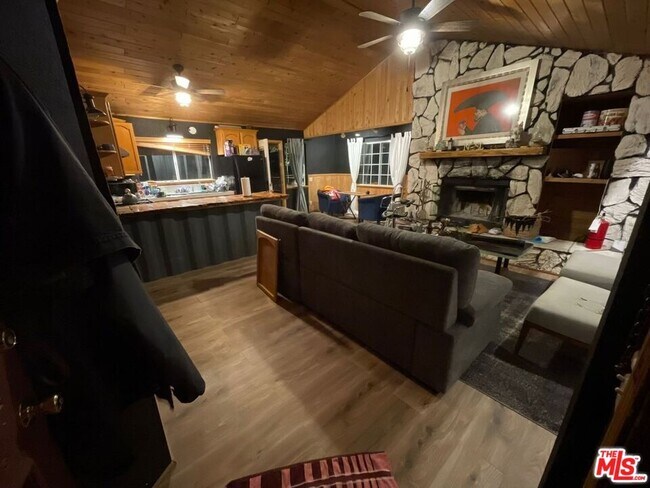 Building Photo - 46354 Vale Dr