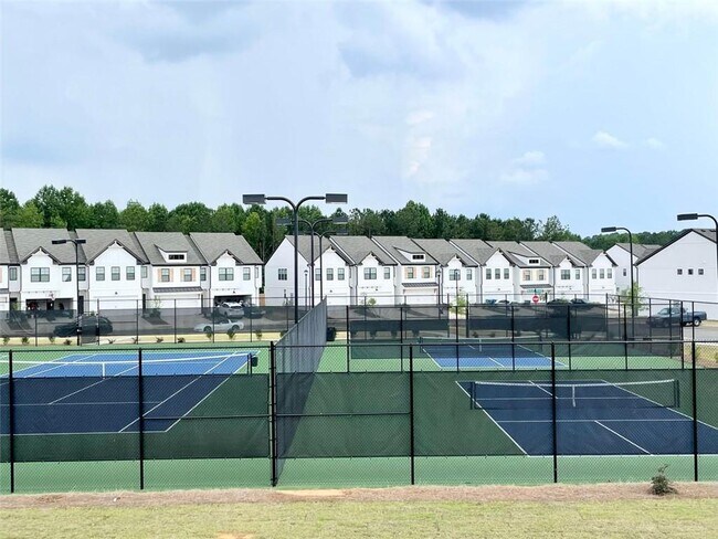 Building Photo - Stylish 3BR Townhome with Private Yard & T...