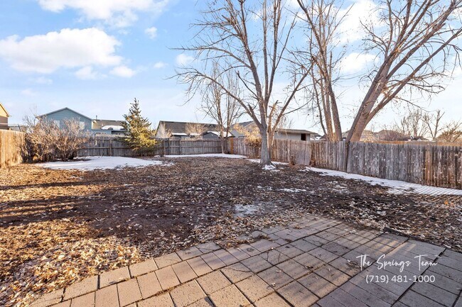 Building Photo - COUNTRYSIDE 3BD/2BA in FOUNTAIN - Security Deposit Waiver Available