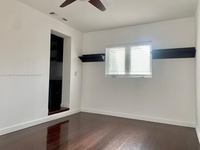 Building Photo - 1001 Surfside Blvd