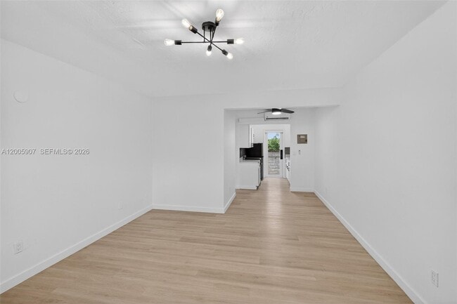 Building Photo - 428 Collins Ave