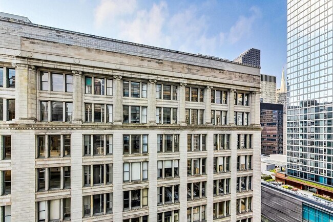 Building Photo - 8 E Randolph St