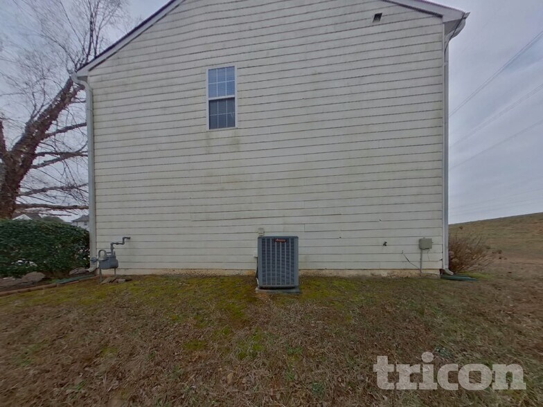 Building Photo - 471 Sawtooth Ln