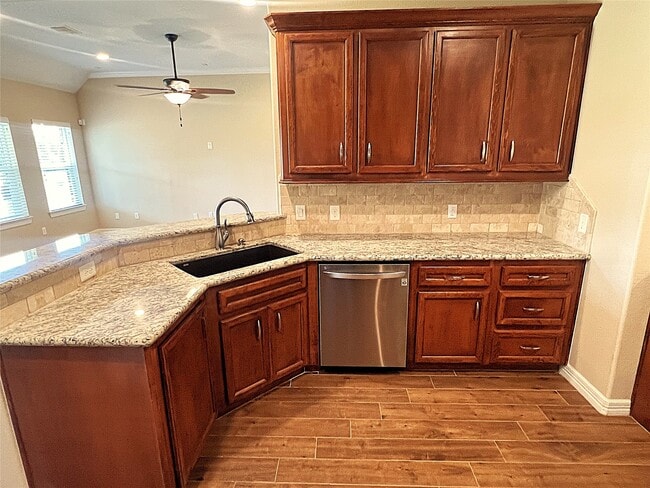 Building Photo - 9723 Highland Pointe Dr