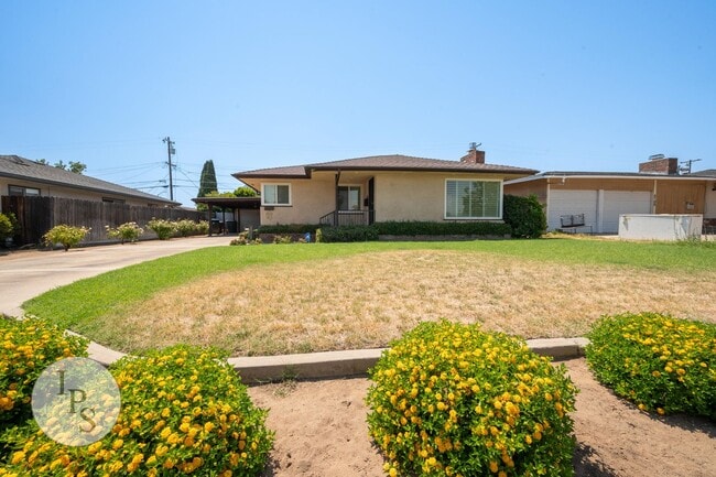 Primary Photo - Fresno South East Home, 3BR/1BA, Built 195...