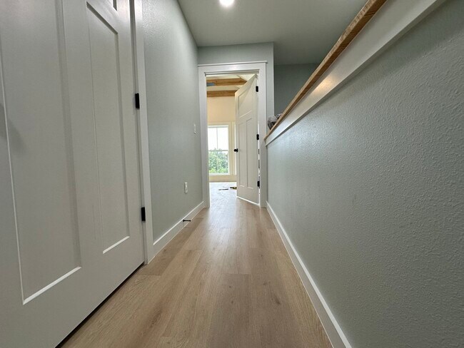 Building Photo - 207 Cherry Ave