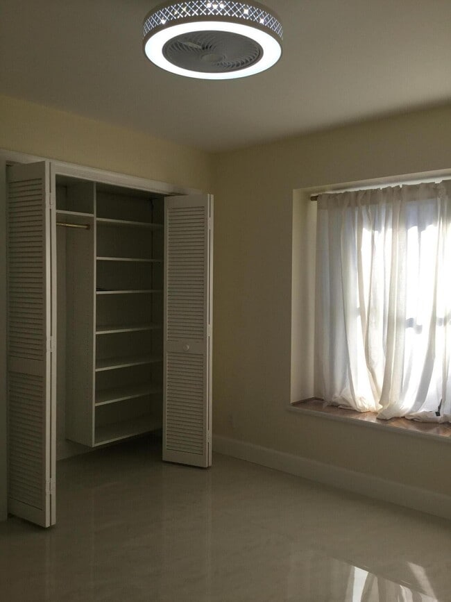 Building Photo - 1094 Raintree Ct