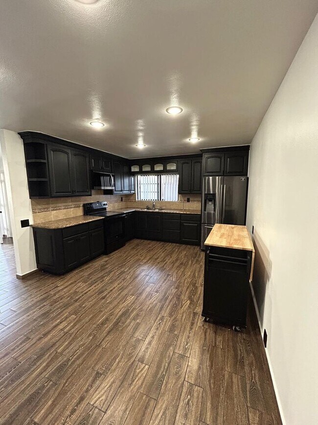 Building Photo - 285 Rancho Dr