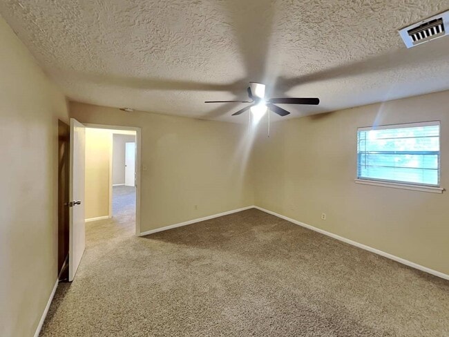 Building Photo - 5702 Kiowa Timbers Dr