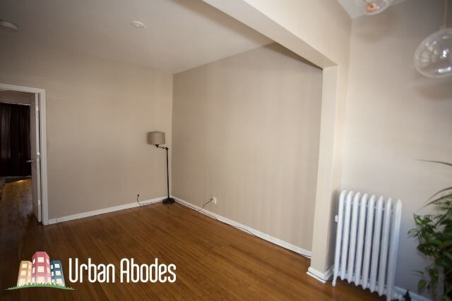 Building Photo - 4312 N Clarendon Ave