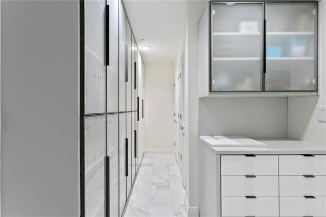 Building Photo - 450 Knights Run Ave